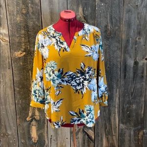🦩Van Heusen Floral Blouse